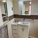 Дом отдыха Mandarin With Hot Tub *