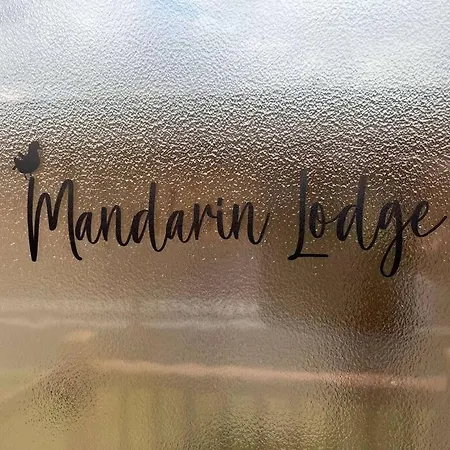 Mandarin With Hot Tub Holiday home *