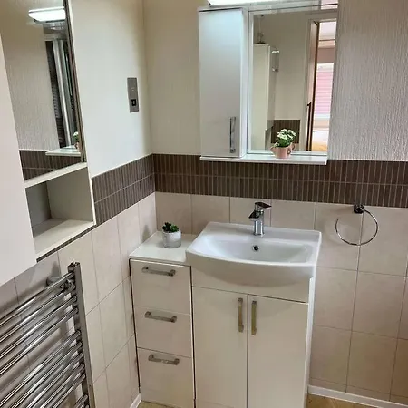 Holiday home Mandarin With Hot Tub *
