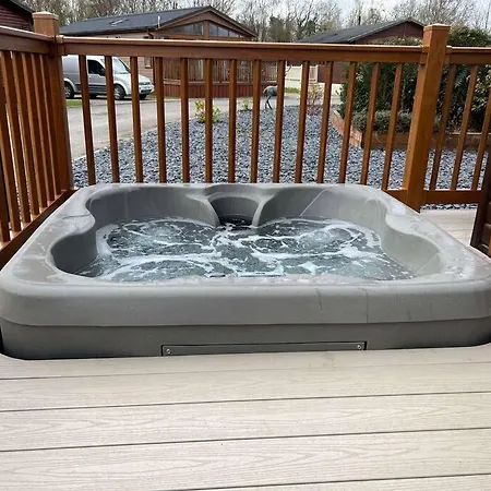 Mandarin With Hot Tub Prázdninový dům